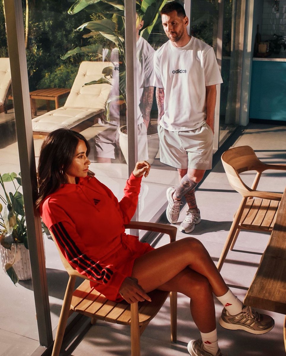 AtaqueFutbolero's tweet photo. Lionel y Antonela, en una nueva colaboración con Adidas. 🥹🫶🏼 https://t.co/u90eirpgN2