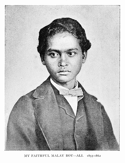 pergijauhkealam's tweet photo. Ali Wallace. 1862. Difoto di Singapura.

Bayangkan bertemu dgn seorang 'aneh' yg kerjaannya nangkepin burung dan kumbang, dan tiba2 dia nawarin kerjaan: "Bisa jadi koki pribadiku selama perjalananku?".

Bertahun2 berlalu, kamu diajaknya berkelana jauh ke tempat yg tak kamu duga. https://t.co/DkWK1nszpZ