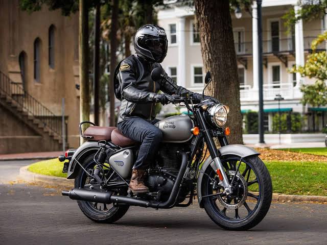 killmytroubles1's tweet photo. When criticism is silenced, creativity dies. @MTVHustle, learn to take feedback. @RoyalEnfield, we expect more from a brand of your stature.

#BackOffRoyalEnfield
#ShameOnMTVHUSTLE https://t.co/lnwyIICapg