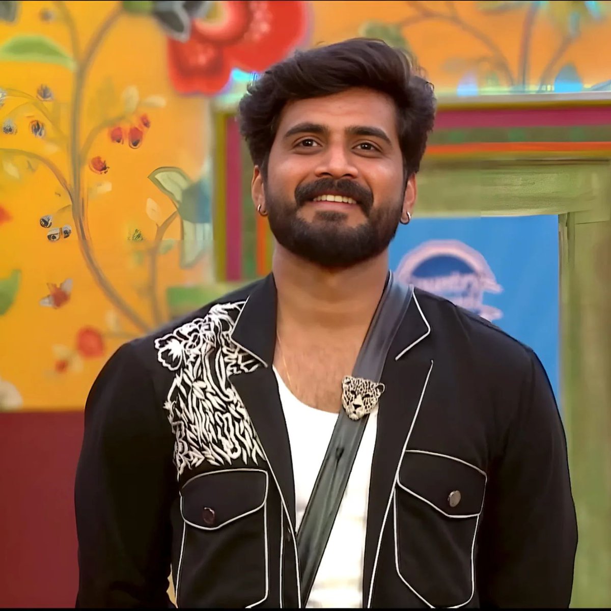 cinema_online2's tweet photo. Who has the biggest cult fanbase?

Let's settle this now🔥

Like For #Gautham    Retweet For #Nikhil
❤️❤️                             🔁🔁

#BiggBossTelugu8 #BiggBoss18 #GauthamKrishna #Pushpa2 https://t.co/dBuk4mdI8E