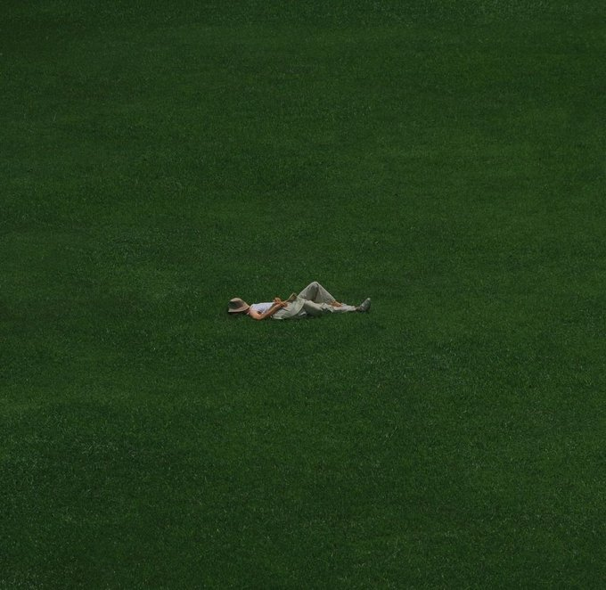 “Yaşayışta sadelik, düşüncede ihtişam.”  

—Oscar Wilde