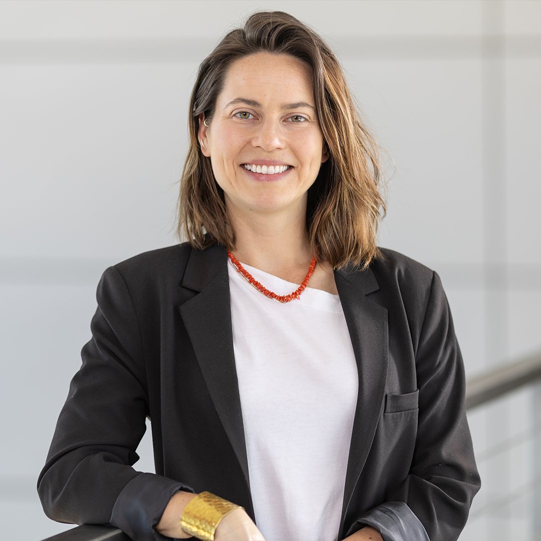 SLAClab's tweet image. Can we make new discoveries without knowing what we are looking for? 🤔
Join the #SLACPublicLecture on Dec. 5 to hear Julia Gonski share how scientists use powerful AI and microelectronics tools to do just that. bit.ly/40ZFcyN
