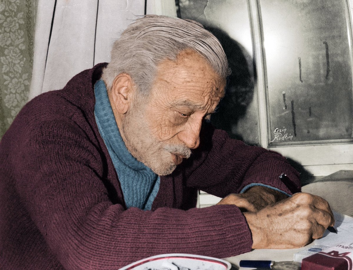 Yol onun, varlık onun, gerisi hep angarya; Yüzüstü çok süründün, ayağa kalk, Sakarya!.. 
Necip Fazıl Kısakürek