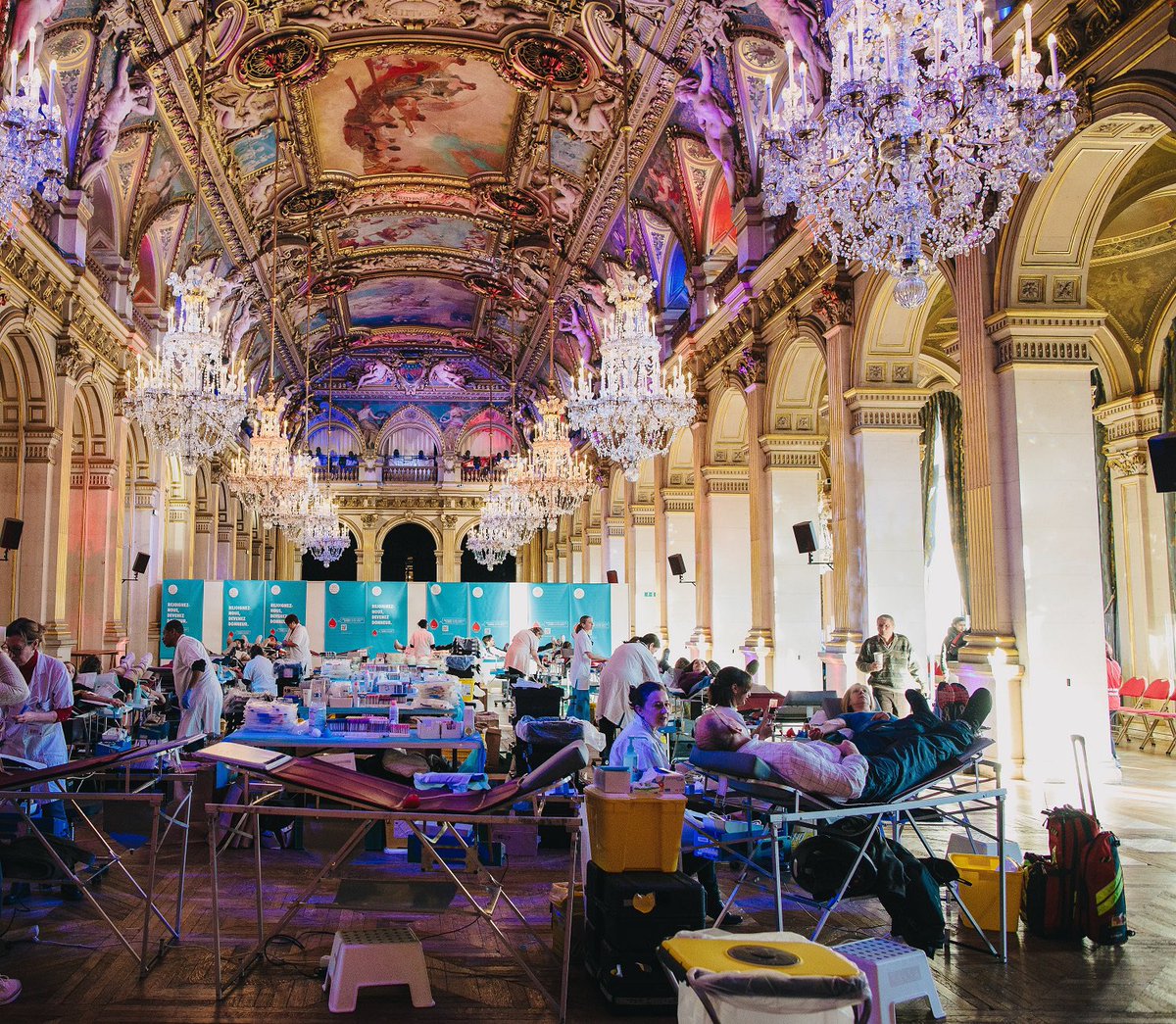 SNOELEFS's tweet photo. A l'Hôtel de ville de @Paris, nous avons battu le record de la plus grande collecte de dons de sang d’Europe : 4034 candidats sur 4 jours! L'@EFS_dondesang IDF est fier de cet élan de solidarité.
Merci à nos partenaires, aux équipes, @Arkunir @FaresBichard et aux donneurs. https://t.co/bqwtHo7l2k