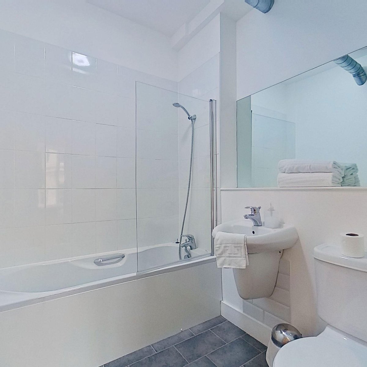 PFoshAuctions's tweet photo. Perfectly positioned in Cardiff’s vibrant city centre, this first-floor studio apartment is an exceptional opportunity for investors or those seeking a city retreat.

Online auction 10th - 12th December 👉 https://t.co/Xs5oONnOVj https://t.co/TWRxdskM8i