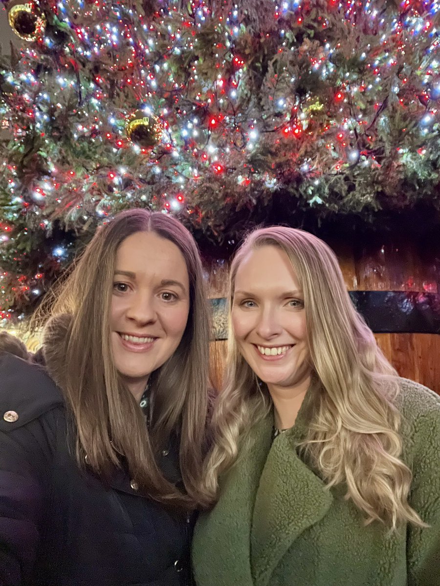 ESummerfield_1's tweet photo. A festive weekend in London 🎄 https://t.co/CPWJm997Sz