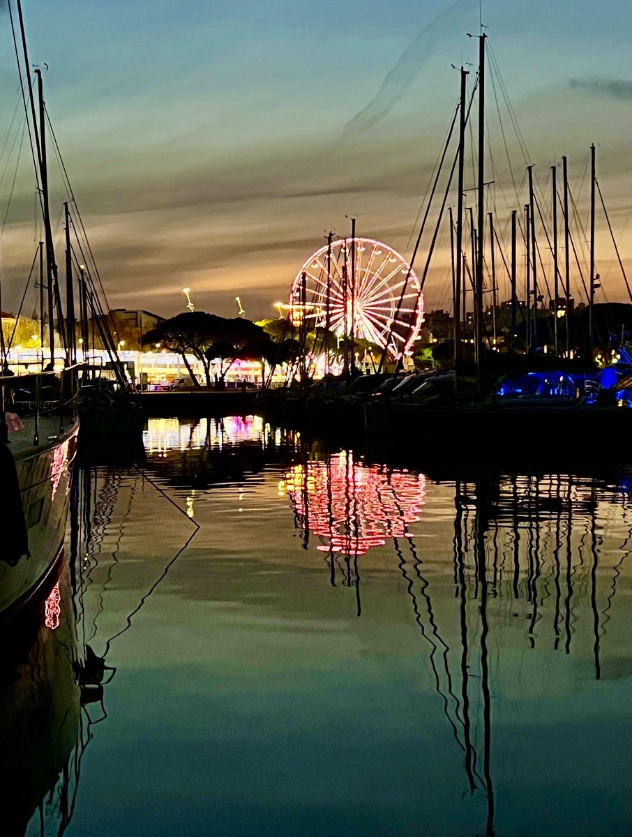 𝕃es couleurs de ce soir 🎨
#Antibes 🎡