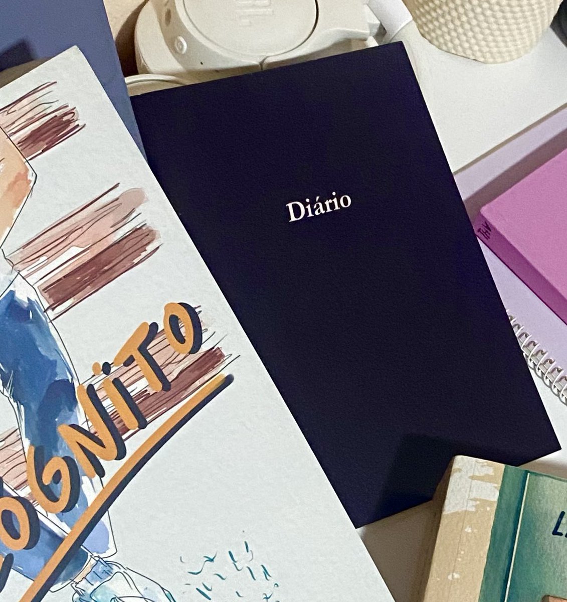 jungkhobi's tweet photo. ⋆˙⟡  feedback positivo pra @bbdohyuck não sei se posso agradecer por voce vender o seu (agora meu) ficbook, mas eu quero agradecer! 
desde que li (pela edição da violeta) eu sonhava em ter o “original” entao muito obrigada, chegou perfeitinho (˶˃ ᵕ ˂˶) https://t.co/qXwZhldgTz