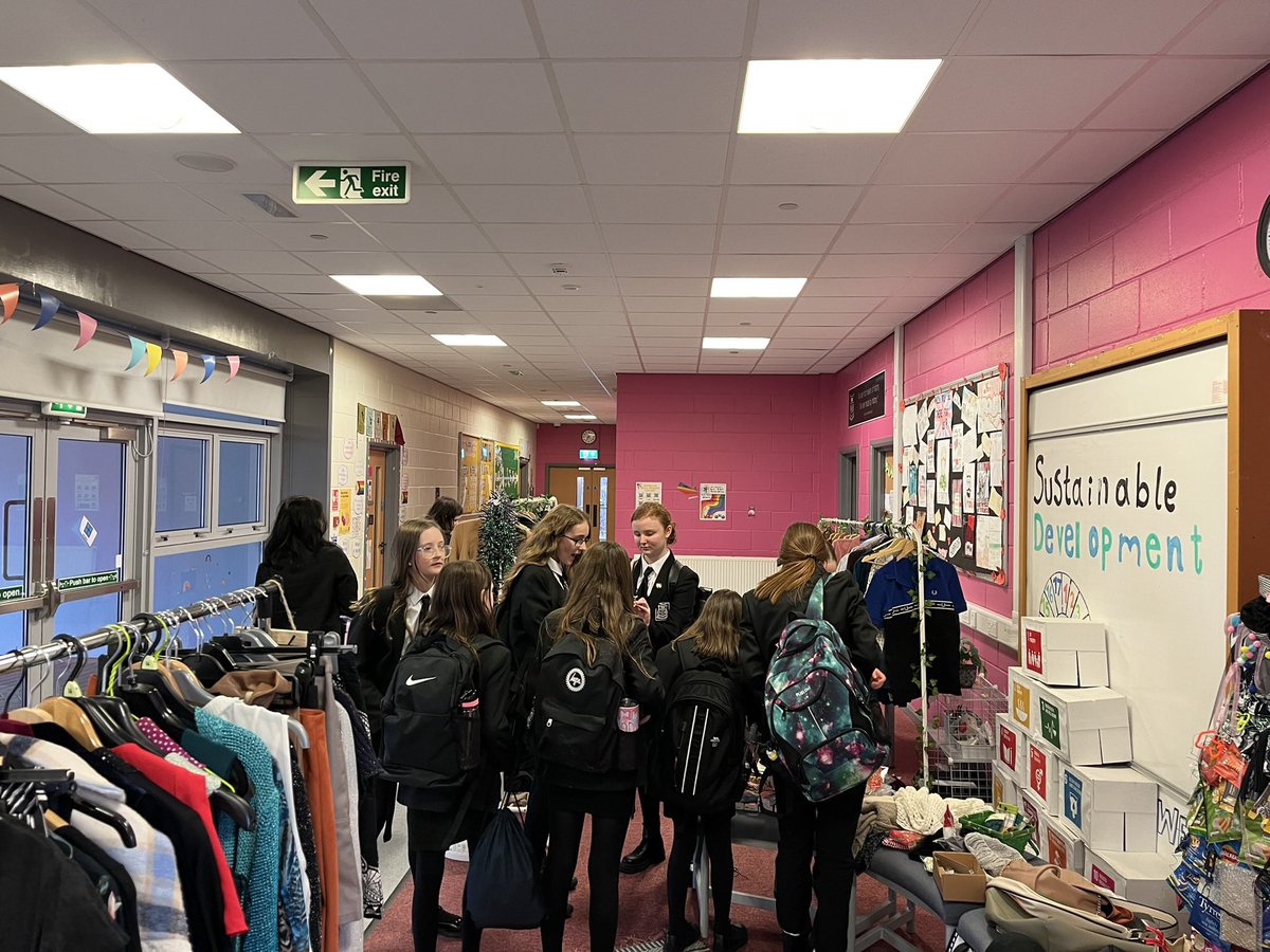 Our annual pop up shop is back every lunchtime this week in Soc Sub FLA ahead of the Xmas dances 🪩 Lots of happy customers with their new purchases for the dance floor. 
Come along &amp; pick up a gift in our ‘Social Street’. 
🫙homemade jam
🦌 hot chocolate
🍫 Fairtrade gifts