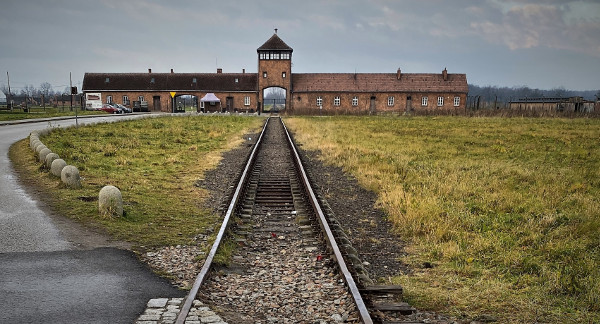 KrakowTOP's tweet image. 1/7 🕯️ Experience a profound journey through history with Auschwitz  Tour, including convenient hotel pick-up. Remember, reflect, and learn.  #KrakowTOP #AuschwitzTour