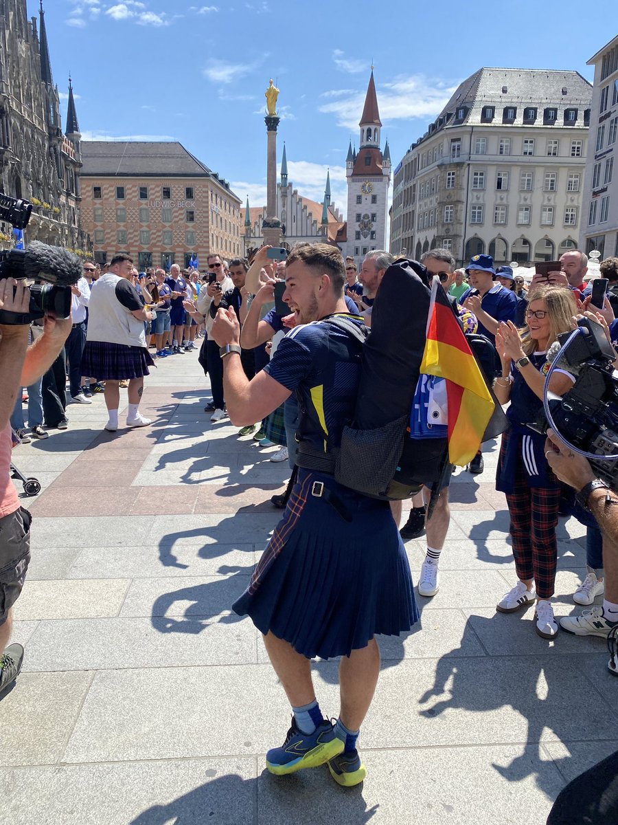 craigfe92018184's tweet photo. Although I quite simply cannot believe this is true I Have been Nominated for FIFA BEST AWARDS “Fan of the year”

I can’t put into words how much this means to me  Representing Scotland and how important this is for the Men’s mental health movement 

Please vote link in Bio 🏴󠁧󠁢󠁳󠁣󠁴󠁿🥇 https://t.co/GPsBy0vXPQ