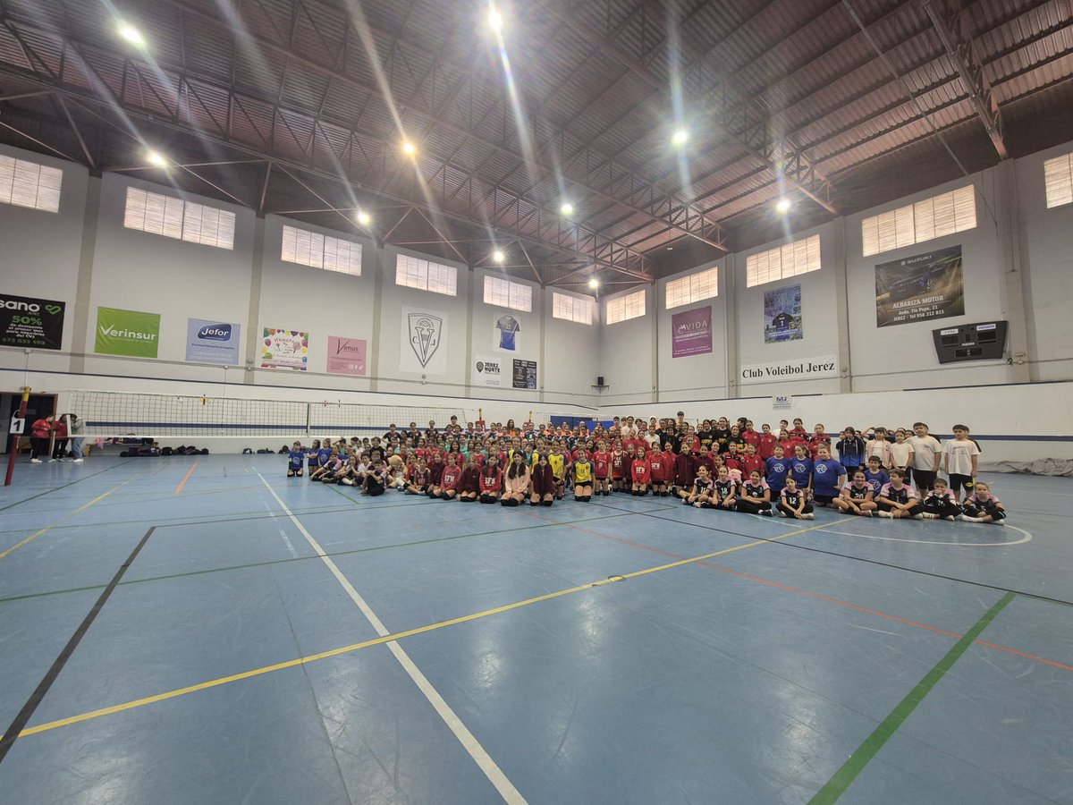 Degavol's tweet photo. 🏐💚2ª CONVOCATORIA PROMESAS CÁDIZ DOMINGO 01 DE DICIEMBRE DE 2024 EN PABELLÓN KIKO NARVAEZ (JEREZ DE LA FRONTERA) Agradecer en especial la visita de la Directora de VERINSUR, Ursula Ferrer y del Delegado de Deportes del Ayuntamiento de Jerez, Jose Angel Aparicio.@FAVB_ https://t.co/zNI2fnJxpZ