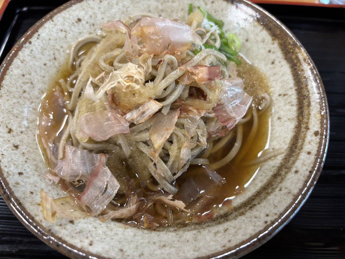 81___yzx's tweet photo. 本日は永平寺を訪れました。
澄んだ空気に包まれ、天井画の圧倒的な迫力に感動しました。すべてを写真に収めたいと思いましたが、とても撮りきれず断念（笑）。
お昼は名物のおろしそばを堪能。帰りに立ち寄った道の駅では、なんとポケモンを発見！思わず写真を撮ってしまいました📷 https://t.co/YeYZanMghA