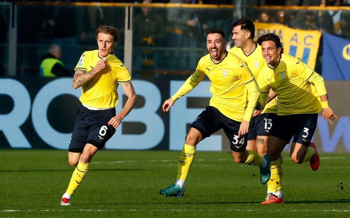 "È la dura legge del gol
Gli altri segneranno però 
Che spettacolo quando giochiamo noi
Non molliamo mai..."

#sslazio