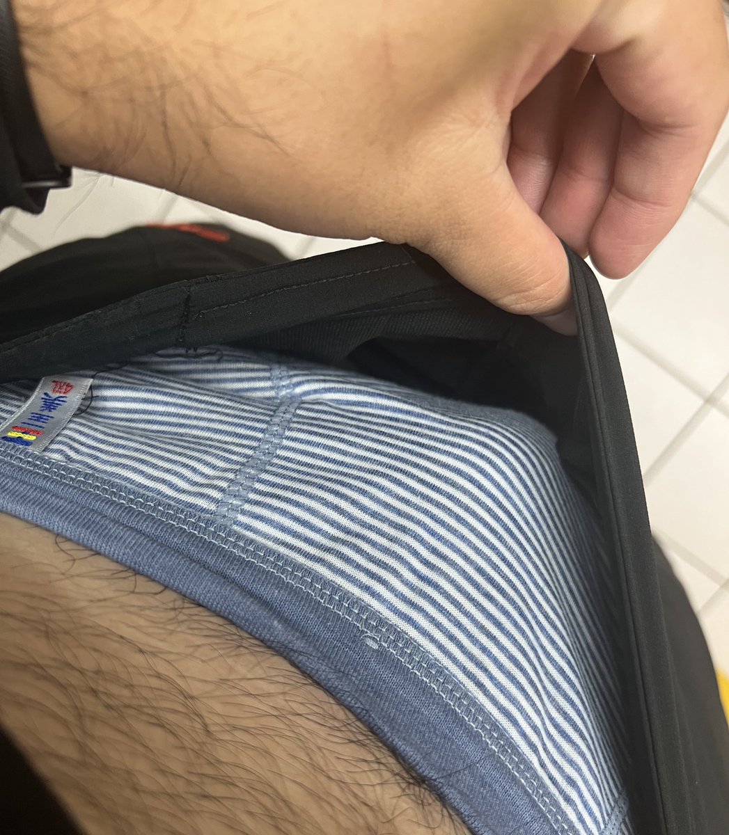 穿兒童內褲直接在健身房換褲子好害羞歐☺️
下次要試試看穿有圖案的嗎
#傳統三角褲 #卡通內褲 #兒童內褲