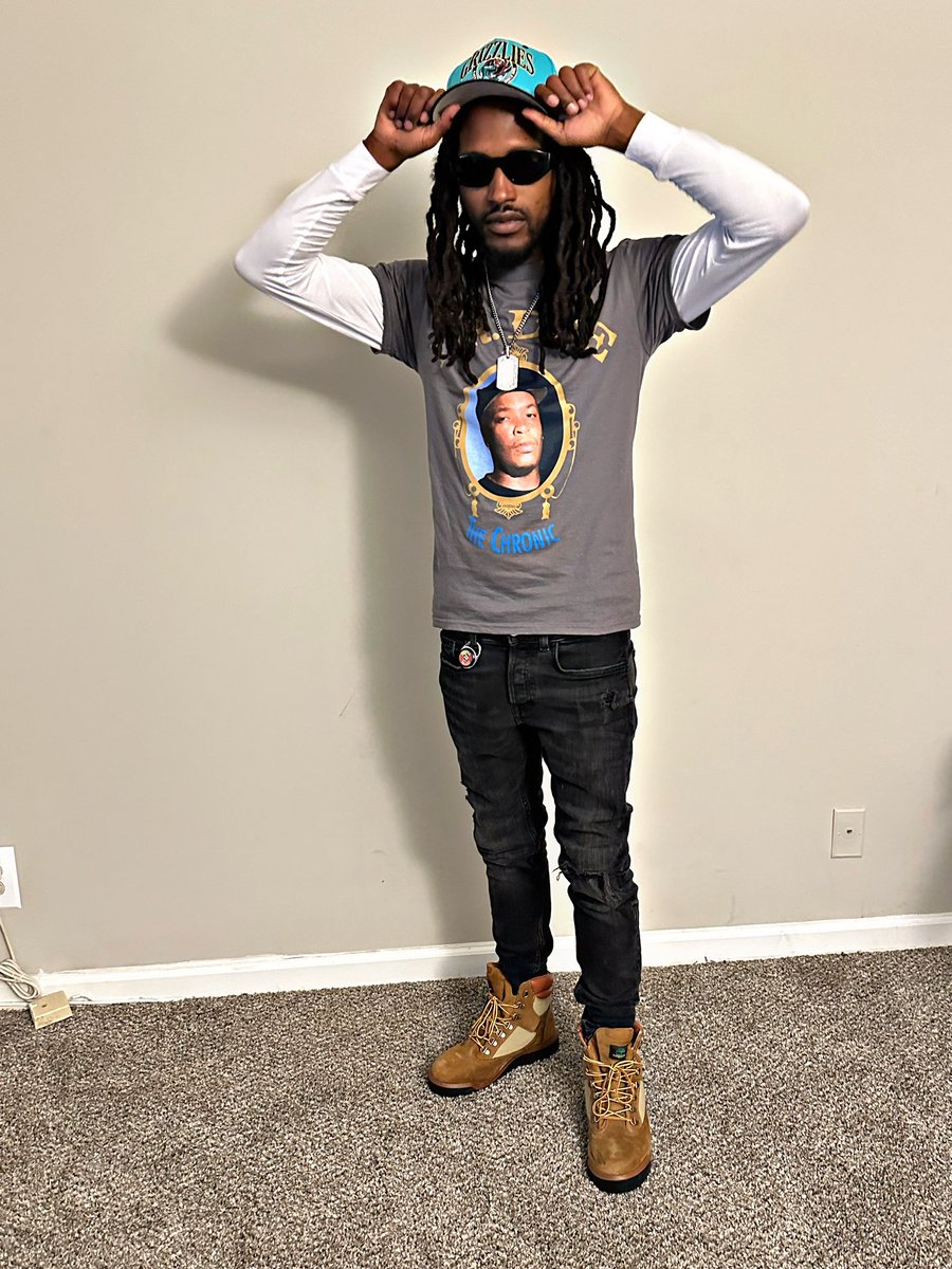 1flat_'s tweet image. Us against the world 🤞🏾🌎 💙🔐