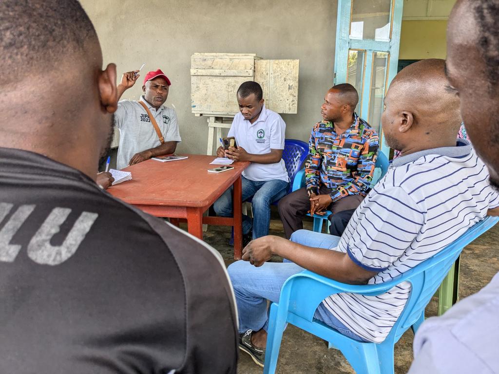 PreppygR's tweet photo. Nous avons lancé ce lundi 2 déc à Manguredjipa le projet d'appui à la lutte communautaire contre la criminalité de la faune à Bapere et Baswagha (Lubero). 8 mois de dialogue, information-formation et monitoring pour contribuer à la conservation de la faune menacée. https://t.co/bcFddIlJ2Z