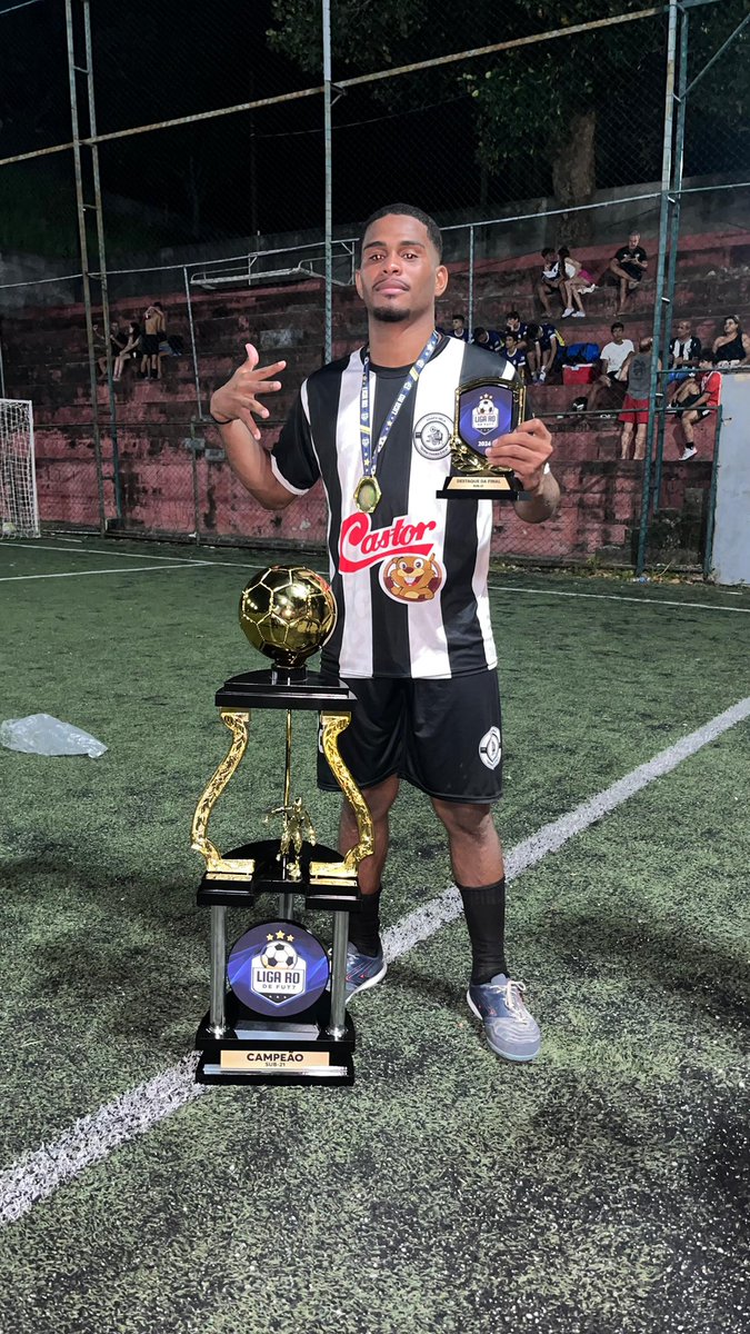 CDhenner's tweet photo. Campeão invicto ✅
Três gols na final ✅
Duas assistências ✅
Melhor jogador da final ✅
Acaba com eles cara 👋🏾❤️⚽️ https://t.co/x11kySSe60