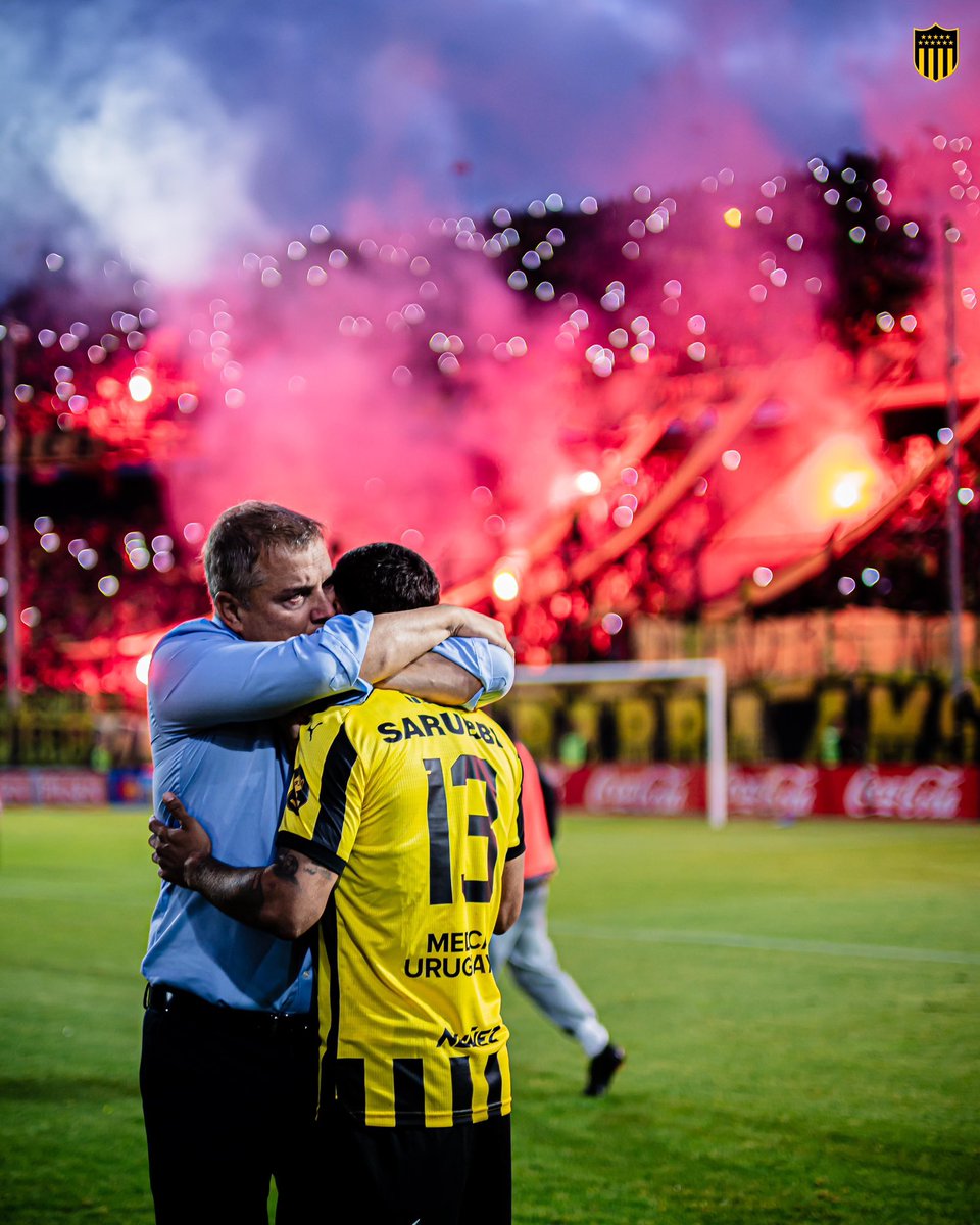 OficialCAP's tweet photo. Así te abrazamos todos los Manyas, Eduardo. Nos ganaste con tu entrega, tu fútbol y tu hambre de gloria. 

Un jugador hincha ✍️ https://t.co/u4sZLFR1xJ