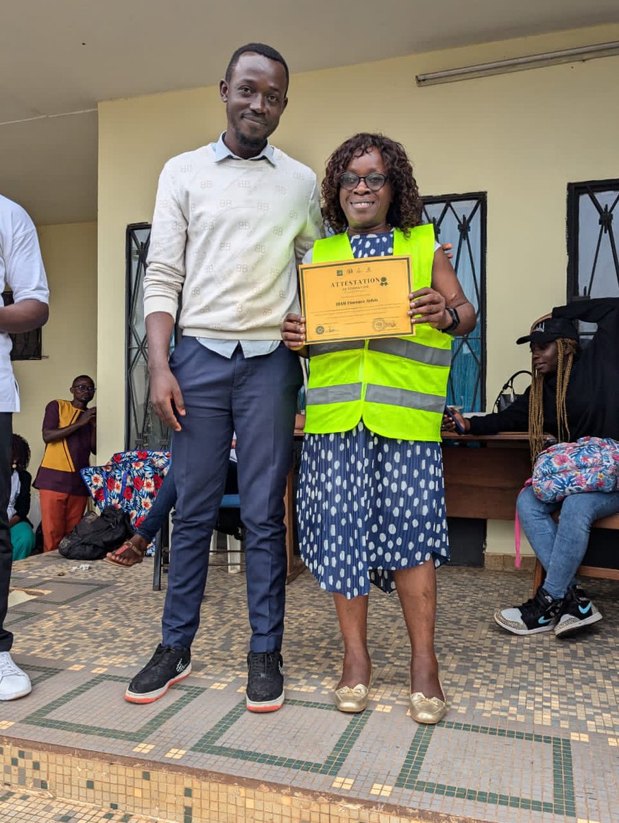 🌟✨ Remise des attestations aux femmes incroyables qui ont pris part à la formation sur la fabrication du charbon vert, dans le cadre du projet CUFCV-E2. 🎓💚
#CUFCVE2 #CharbonVert #EmpowermentFéminin #DéveloppementDurable #FiertéCommunautaire #CharbonEcologique #greenpower
