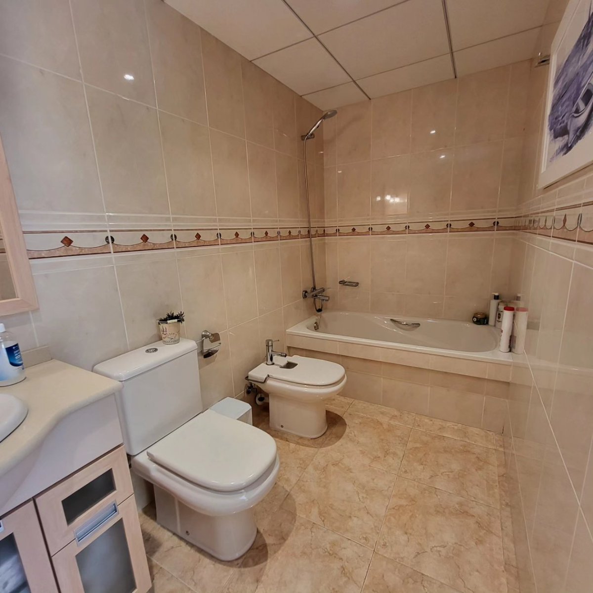 Pis en venda a Salou per 190.000€

84m² construits

2habs | 2banys | terrassa | parking 14m² | piscina i jardí comunitari

Zona residencial molt tranquila

Per més info. DM.

#Salou #RealEstate #immobiliari #Tarragona #CostaDaurada