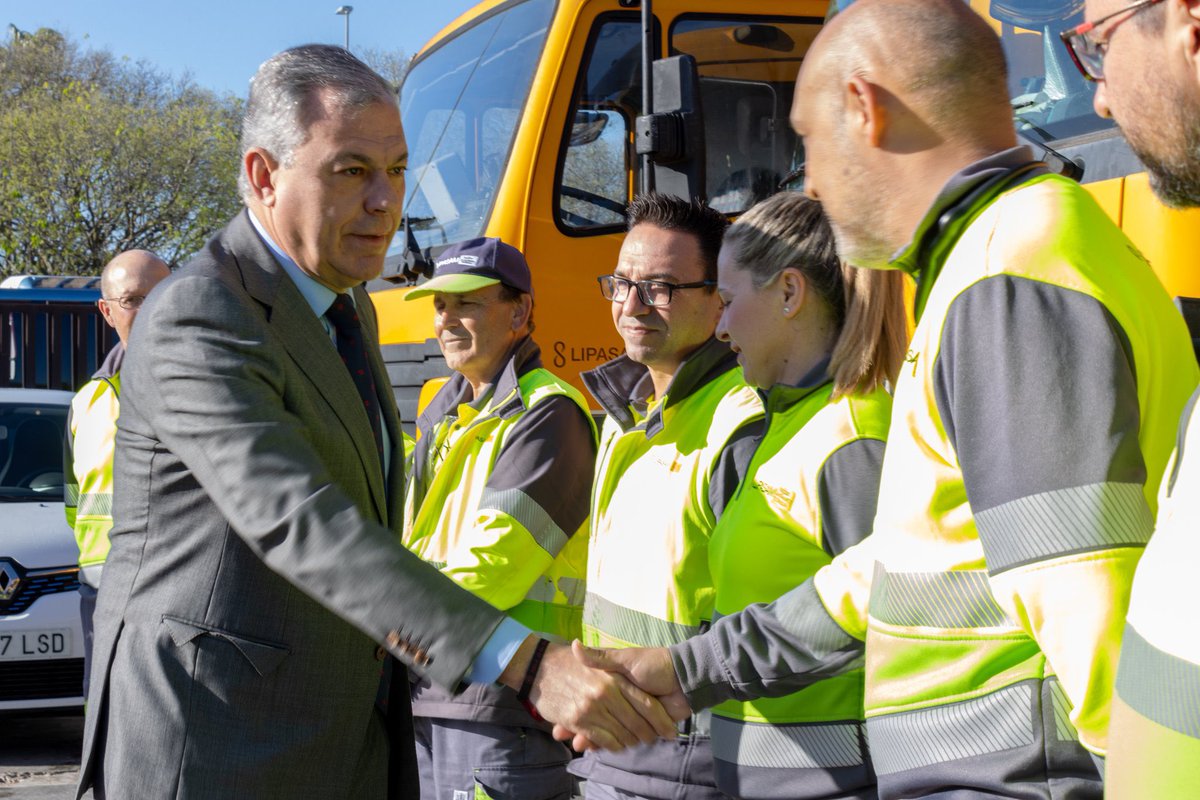 jlsanzalcalde's tweet photo. ✅ Invertimos ahora más de 4 millones en barredoras y mejorar los servicios del mobiliario urbano.

⏩ Para este gobierno, la limpieza es una prioridad y seguimos implementando medidas que se reflejen en el estado de todos los barrios.

👉 Un paso más para alcanzar el objetivo. https://t.co/xnRhM4X9V8
