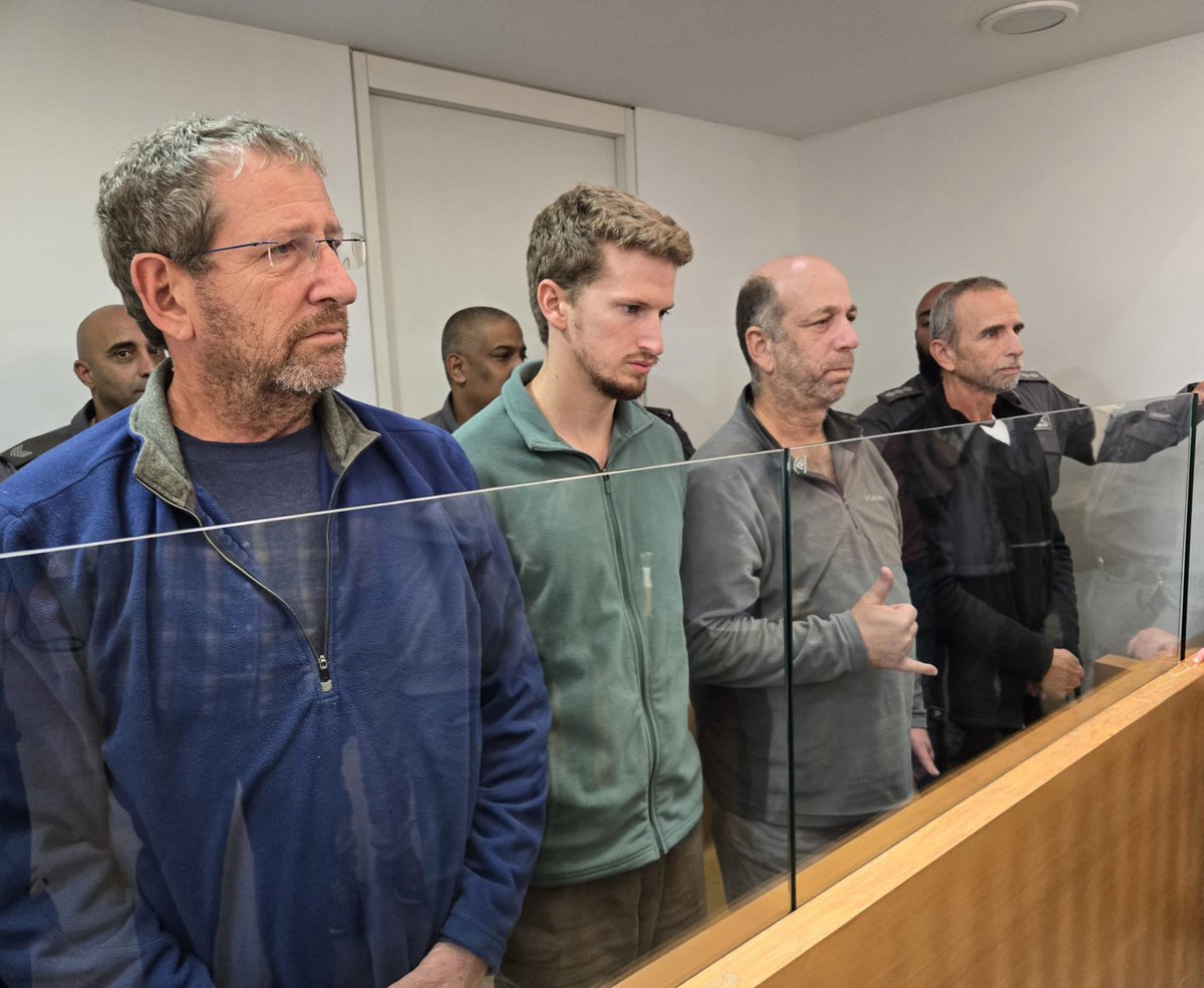 למצות את הדין במרתפי השב״כ ,
להוריד לדרגות טוראי
ולפרסם את שמם ופניהם לכל עבר: 
עופר דורון
גל דורון 
אמיר שדה
איתי יפה