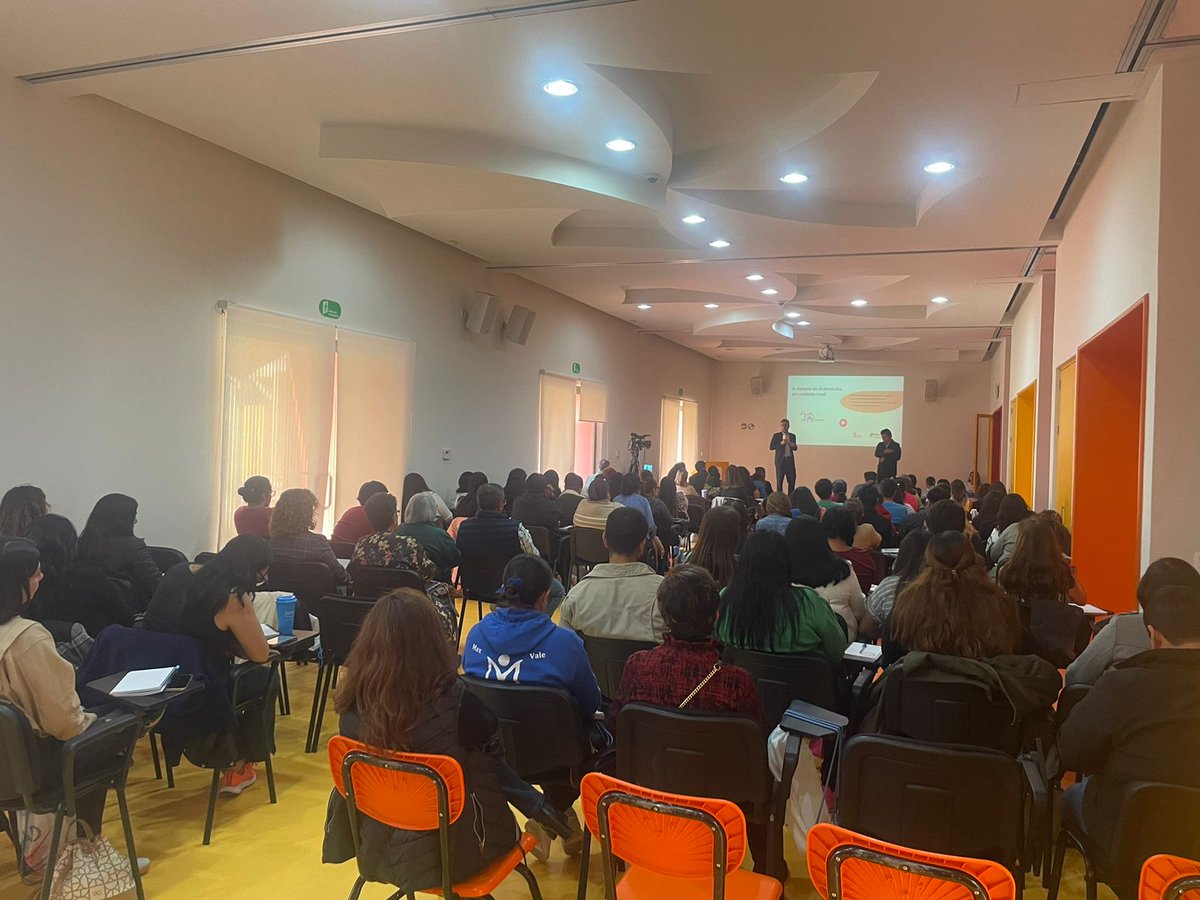 🇲🇽 Plena inclusión España participa en diversos actos organizados por la entidad AMAD, en los que han estado asociaciones mejicanas que luchan por la inclusión de las personas con con discapacidad intelectual.
🍀 Esta visita, que ha generado entrevistas en radio y TV y varias