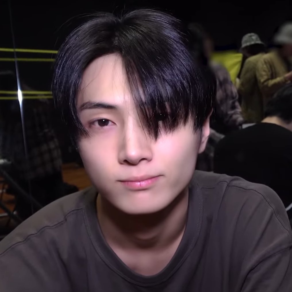 jjongbet's tweet photo. 맨얼굴의 제왕 https://t.co/r7vy9wHPqw