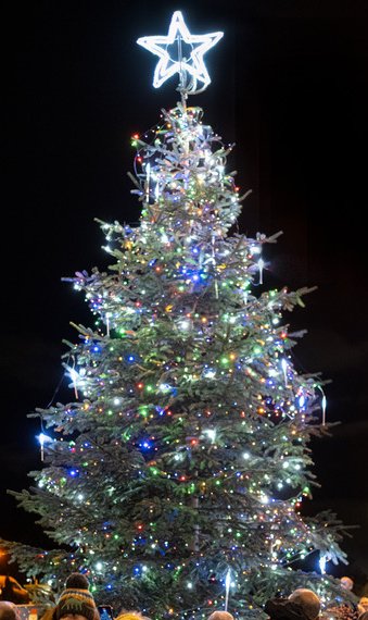 Thanks to everyone who supported Baildon at Christmas and  the Baildon Town Council light switch on  with special guest Sam Dingle from Emmerdale. We hope you enjoyed all the festivities! Happy Christmas to all!