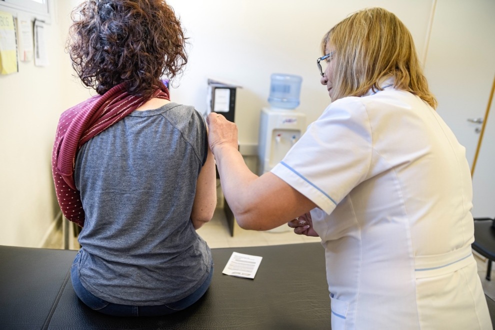 Avanzamos con la #vacunación del #dengue en la Provincia. 💉🦟 

⚠️ Aquellas personas que recibieron la notificación para la primera dosis y no concurrieron, tendrán tiempo hasta el 20/12  para vacunarse. Desde el 26/12 comenzará la colocación de la 2° dosis para completar