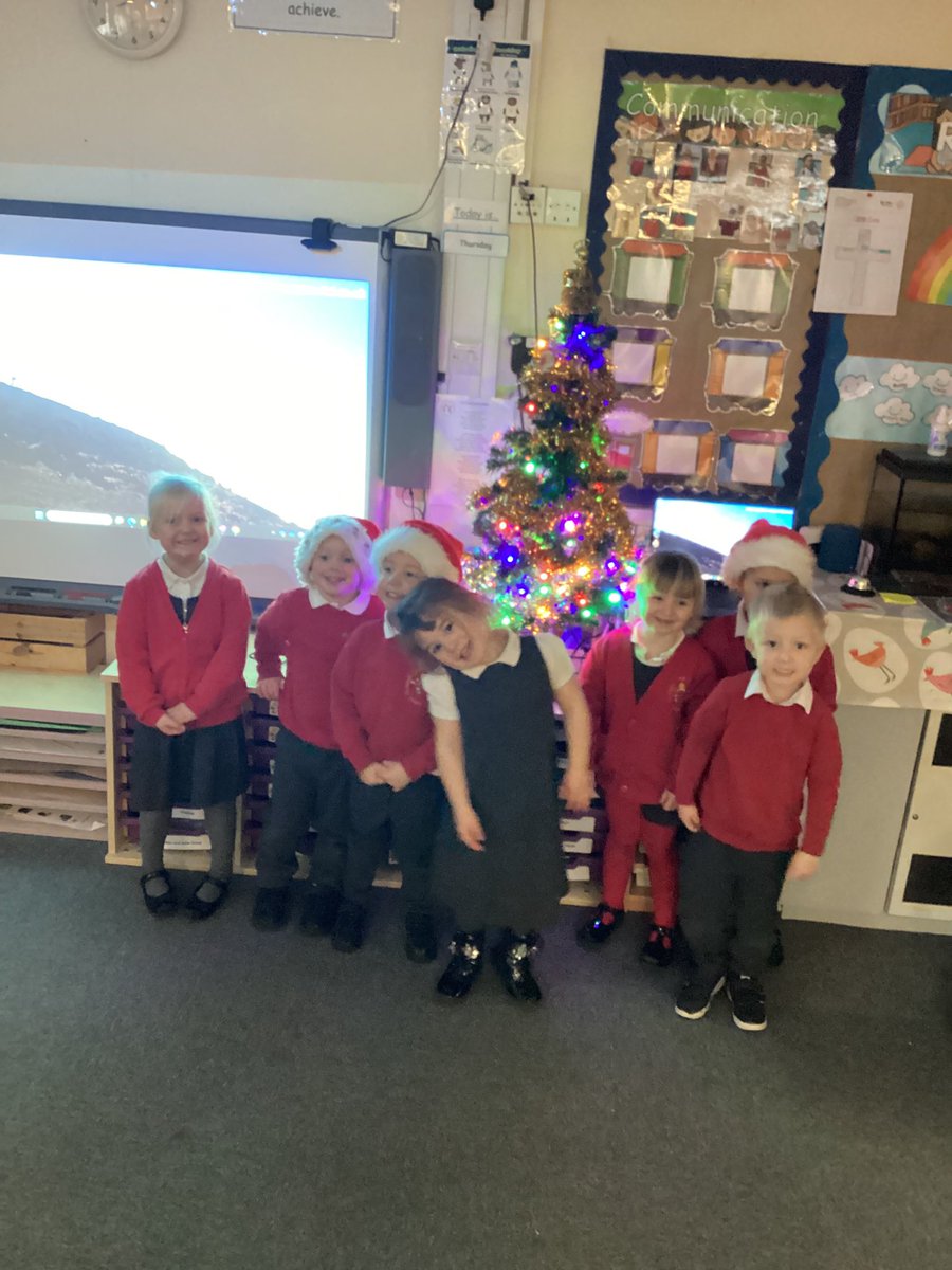 MissWalker1300's tweet photo. This afternoon in Nursery we have been putting our tree up and decorating it together! 😊 @stjs_staveley #joeysPD https://t.co/aNBrrEX06D