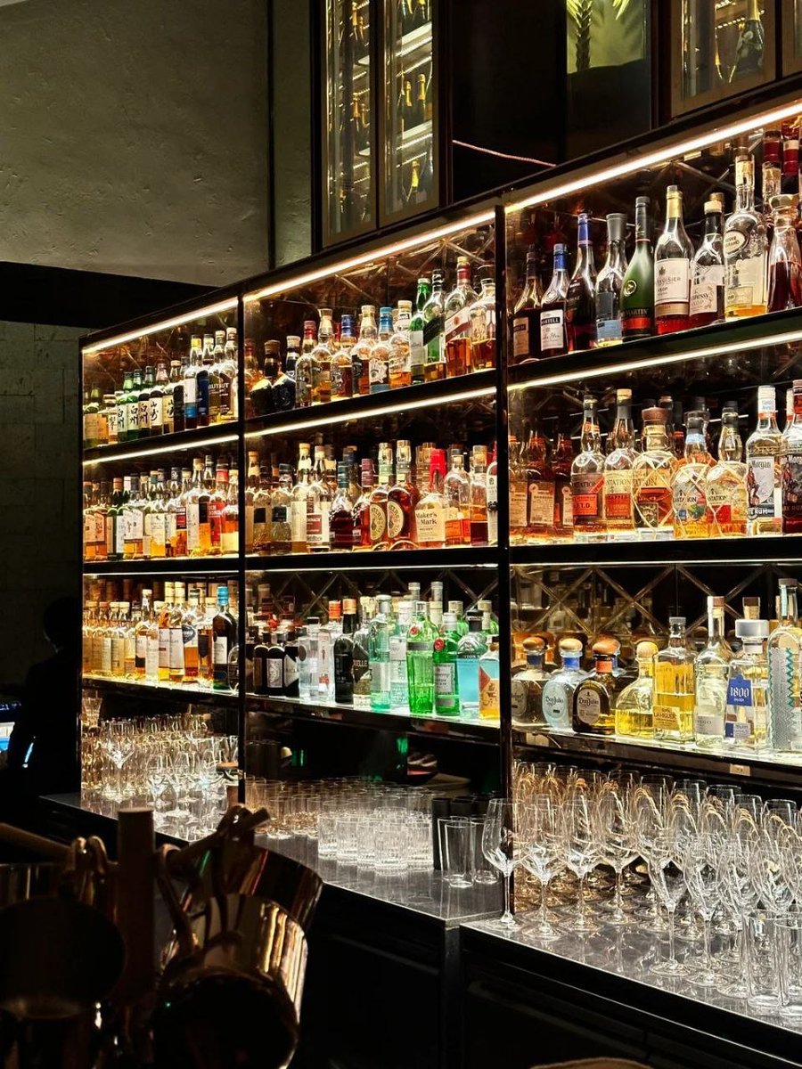 物語はあります。酒がかかり、長い夜は長いです。やはり酔ったほうがいいです