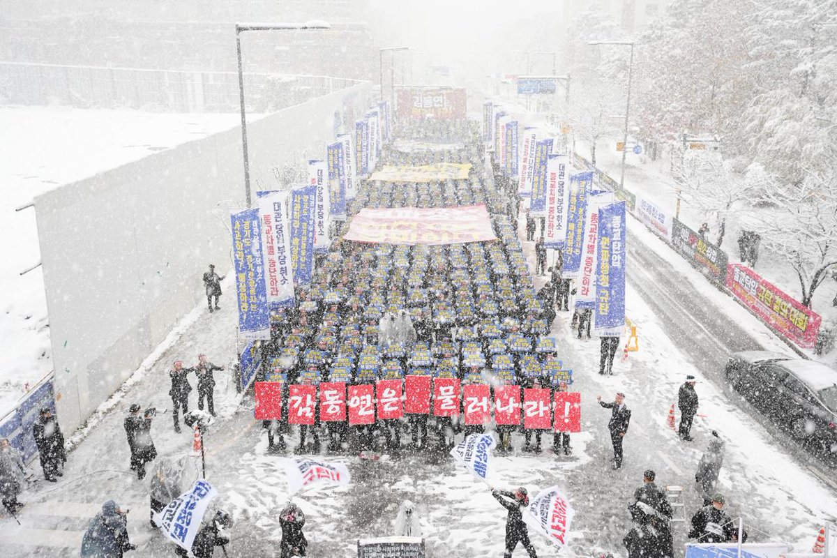 신천지예수교회, 김동연경기지사 해명에 반박 성명...대북전단 살포위협 설득력 낮아 ecobs.co.kr/news/articleVi…

#편파적인 #종교탄압규탄 #행정폭거 #정종유착 #경기도 #경기관광공사
#종교의자유 #헌법수호 #인권침해 #신천지예수교회 #결의대회
