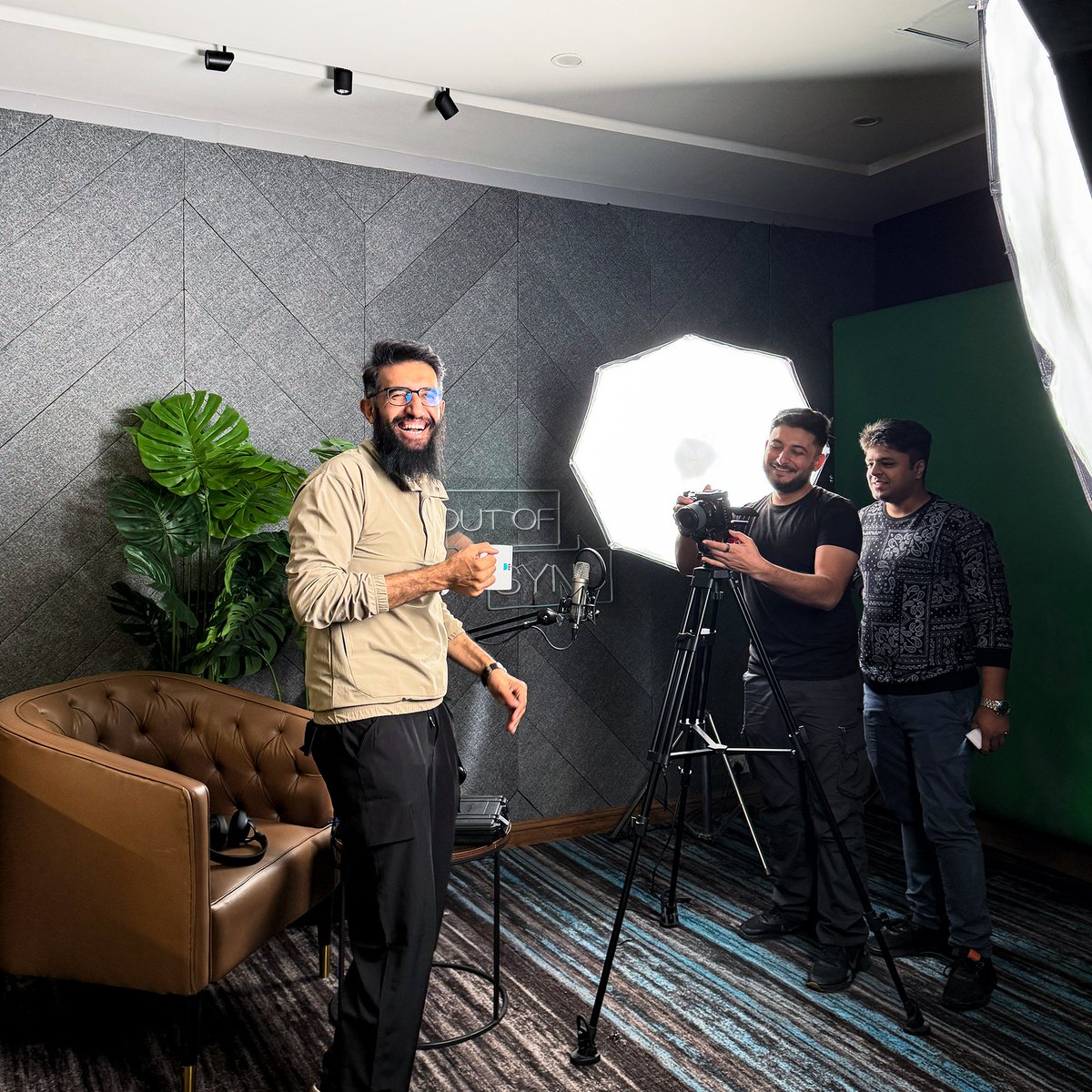 UAsifOfficial's tweet photo. Recent discovery: learning never stops, especially when your team has you standing in front of a green screen, striking poses that make you question your life choices. Apparently, it’s all part of 'the art.' Tou bus, trust kerain, agay barhain. https://t.co/91SpWSMbyM