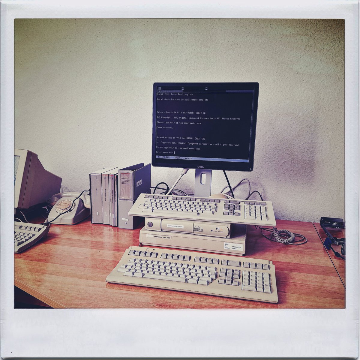 deccomputers's tweet photo. Testing a #VT525 on a #DECserver 90M https://t.co/Ef8GYdjLt2