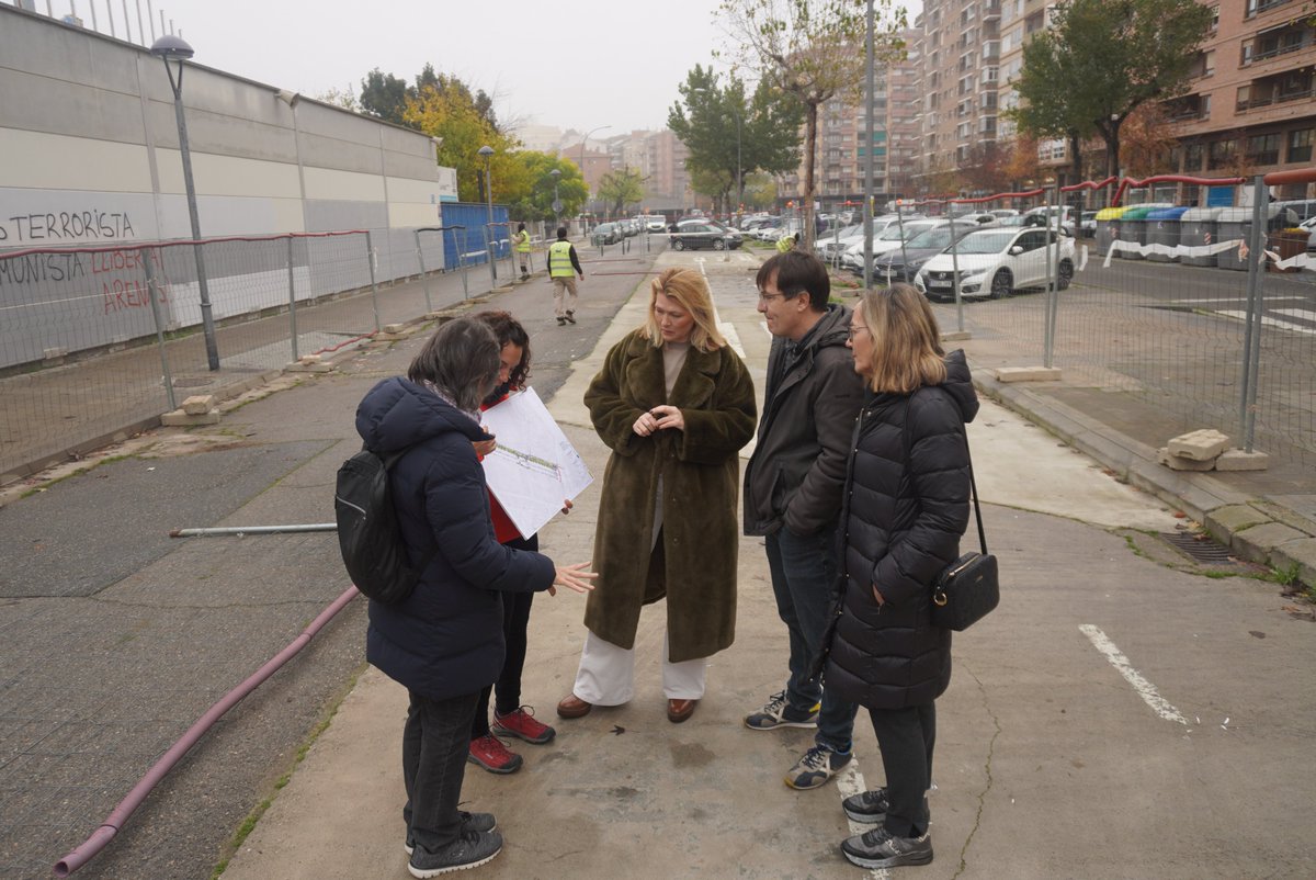 paerialleida's tweet photo. ⛏️La Paeria inicia les obres per a crear una gran zona verda de 16 metres d’ample a l'avinguda Doctor Fleming

🌳Amb les obres de renaturalització del tram entre Ronda i Alcalde Pujol es plantaran 81 arbres i 7.371 plantes i arbustos 

+info👉🏽https://t.co/PXPraYPbLn https://t.co/uvbWoKygcJ
