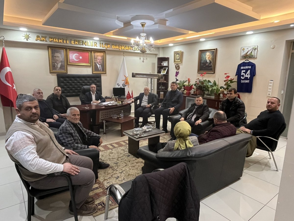 AkPartiErenler's tweet image. Aralık Ayı Grup Toplantımızı İlçe Başkanımız Ömer BARİK Başkanlığında, Meclis Üyelerimiz ile birlikte İlçe Başkanlığımızda gerçekleştirdik. 

Alınan kararların Erenler’imize hayırlı olmasını dileriz.

#Erenler