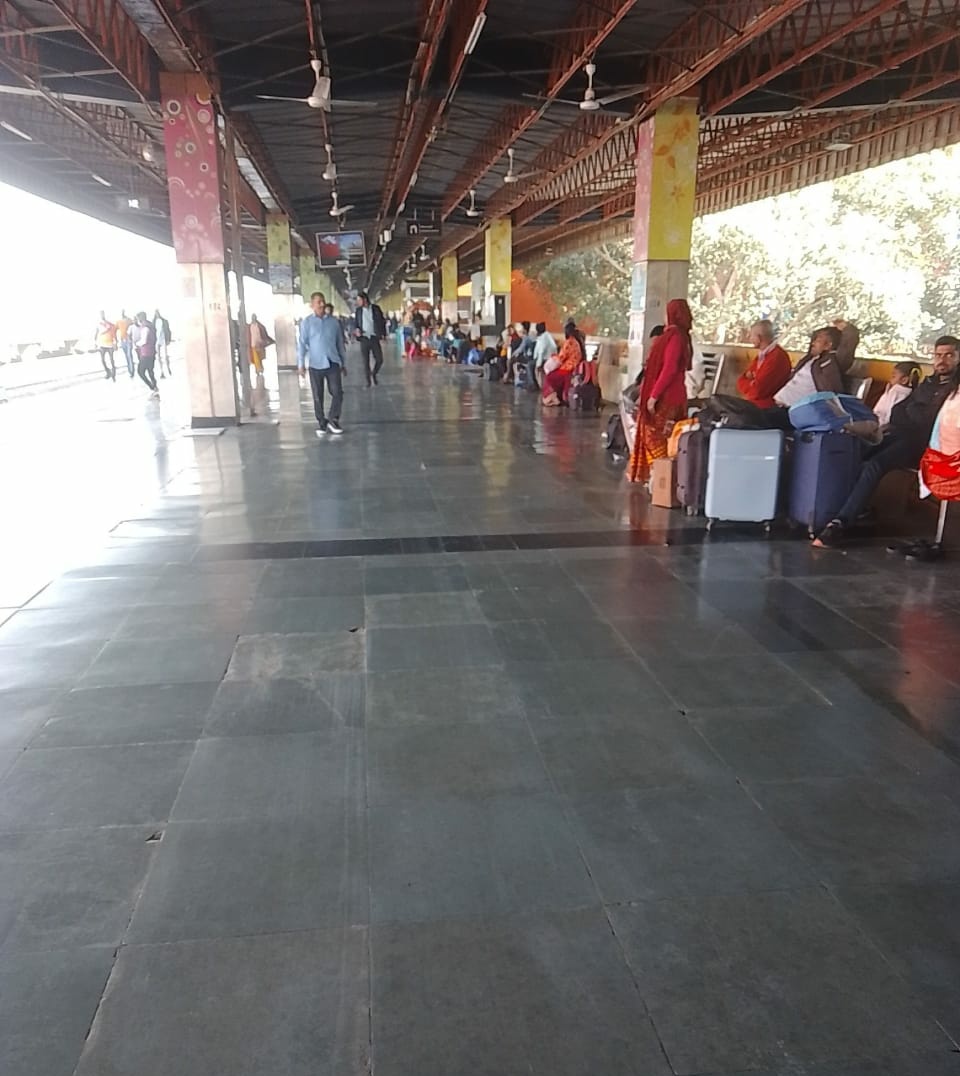 drm_dli's tweet photo. Intensive cleanliness  is being done at Anand Vihar Terminal .
#NRCleanlinessDrive https://t.co/3ctQsIwrgs