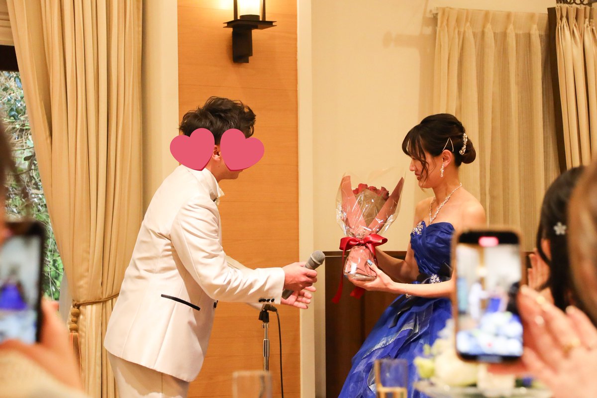 anpan_ak's tweet photo. ばりさちゃんの結婚式に、たそとお呼ばれしてきた⛪️🕊️
至る所にばりさちゃんカラーが散りばめられていて、とっても彼女らしい素敵な式でした！

幸せのお裾分けありがとう🩷
大事な日に立ち会えて幸せです。ばりさちゃん本当に綺麗だった〜！！！

同席の女子ライダーさんもありがとうございました😊 https://t.co/t3qxOn6QG7