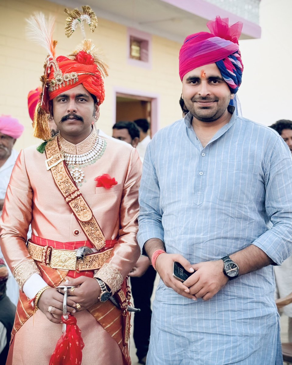 छोटे भाई रणवीर सिंह को शादी के इस पावन अवसर पर दिल से हार्दिक शुभकामनाएं और बधाई। यह शुभ अवसर भाई के जीवन में खुशियों की नई सौगात लेकर आए।

ईश्वर से प्रार्थना है कि भाई का वैवाहिक जीवन प्रेम, स्नेह और समर्पण से परिपूर्ण रहे। यह बंधन हमारे पूरे परिवार की परंपराओं और मूल्यों को नई