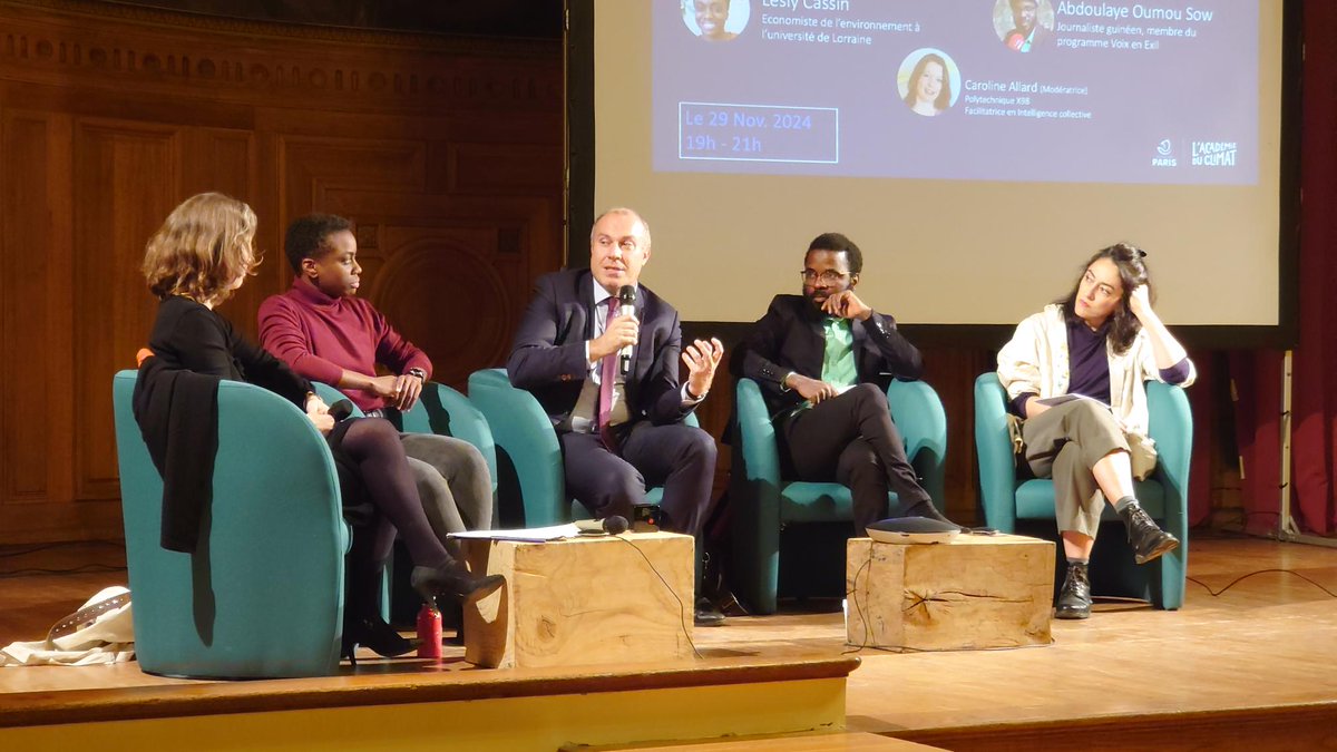 #Viedelacademie
Vendredi 29/11, table ronde sur les enjeux et réalités des migrations climatiques, organisée avec <a href="/X__Alternative/">X-Alternative</a> pour croiser expériences et expertises, scientifiques et de terrain avec <a href="/Gemenne/">François Gemenne</a>, Lesly Cassin, Hanieh Hadizadeh et Abdoulaye Oumou Sow