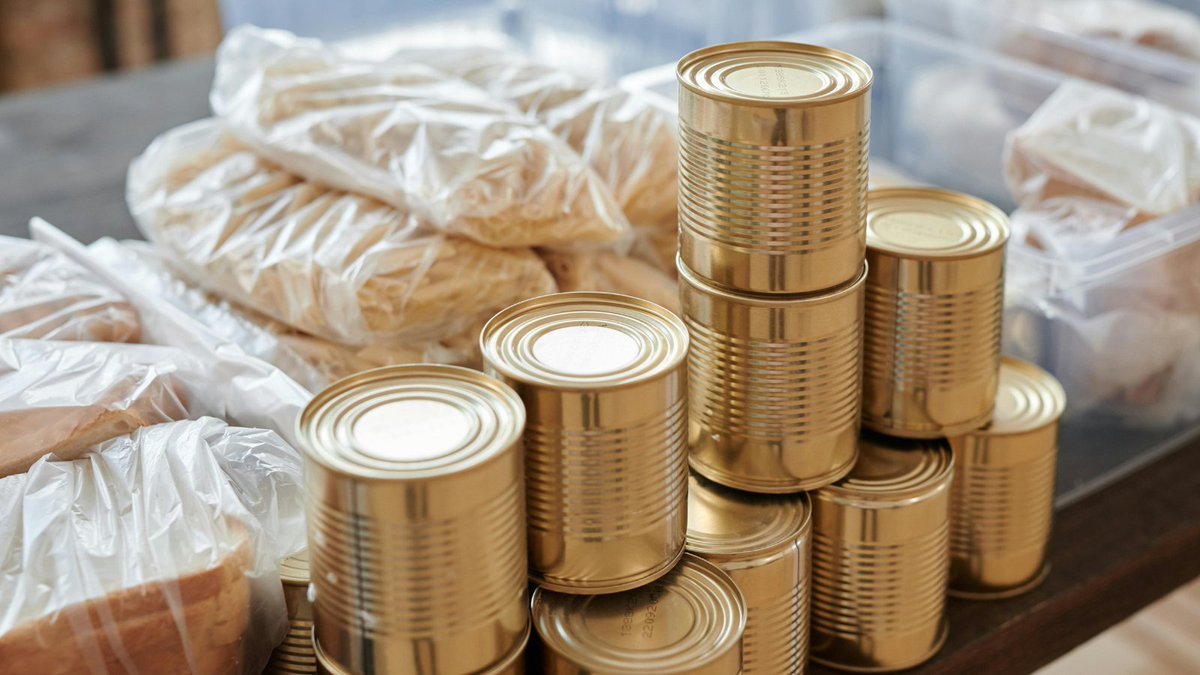This holiday season we want to raise as many funds and food donations for the Campus Food Bank as possible! Please contribute what you can to the Faculty of Arts donation drive between Dec. 2 - 20. See the drop-off locations and make a monetary donation here: