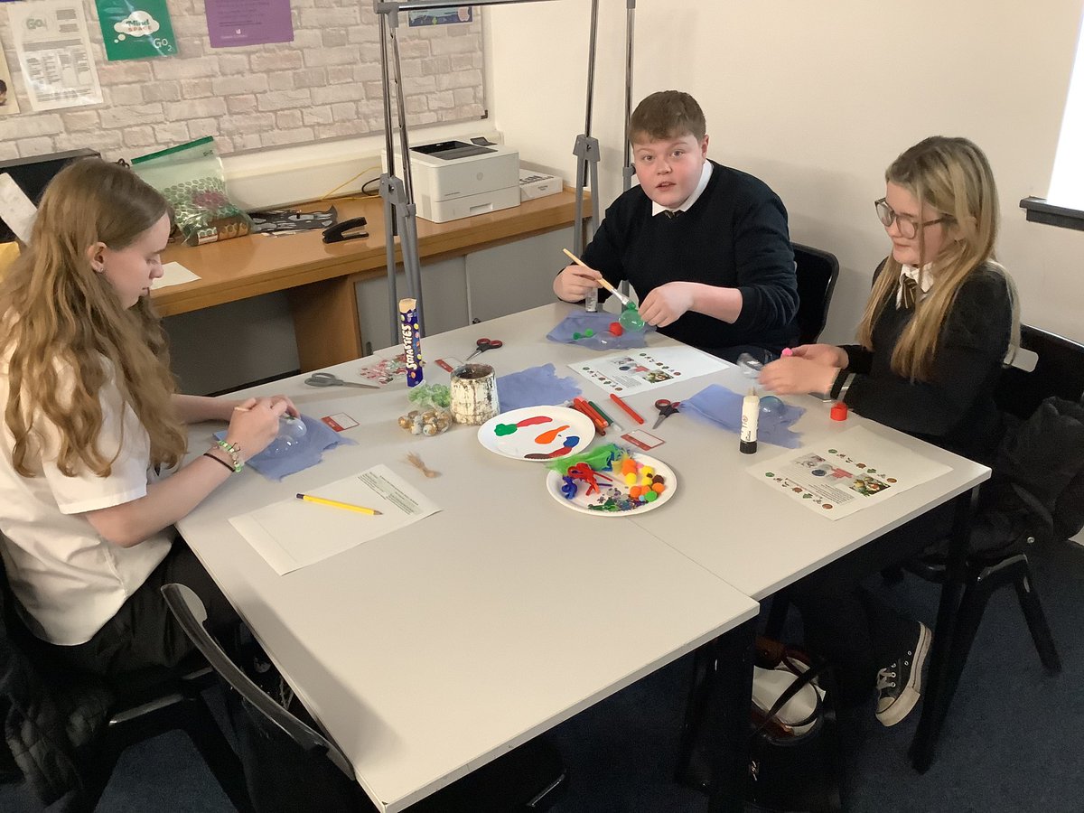 Mrs_Lancaster1's tweet photo. Some of my S4 childcare class were leading our S1s in a craft or games session. The S1s had a brilliant time! I was really impressed by the organisation and maturity of the seniors. 

#earlylearning #CFE #educacion @GHSfalkirk https://t.co/2YXDIXpfrl