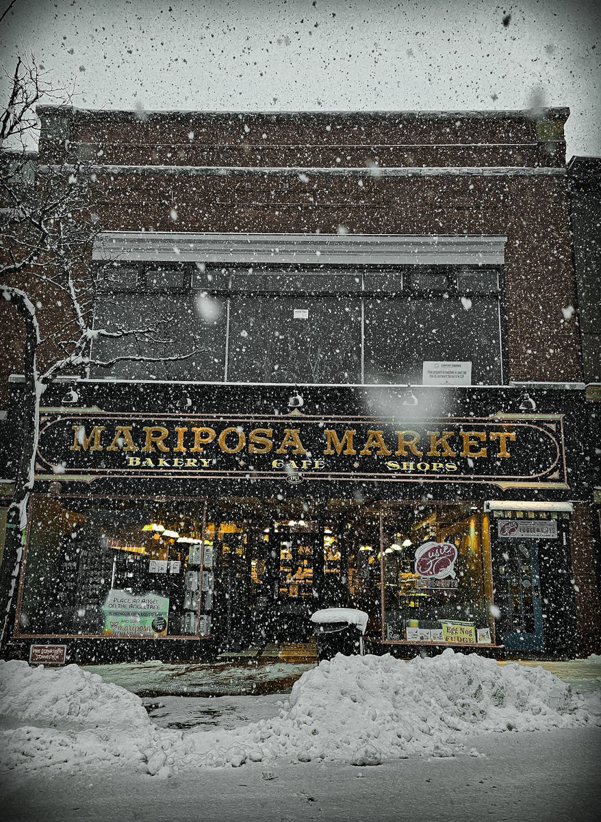 Got a skift of snow this past weekend. Guessing a 30" skift. But everything's pretty now!