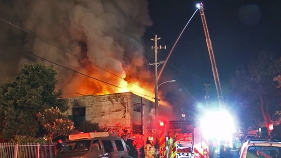 NAofSFM's tweet photo. On 12/2/16 36 people died in the Ghost Ship Fire. The warehouse had been illegally sublet into living spaces w/wooden studs, steel beams, &amp; furnishings. The bldg had no smoke detectors, fire alarms or sprinklers, only 2 exits, &amp; had not been inspected. #FireHistory #NeverForget https://t.co/KOsi67QzAf