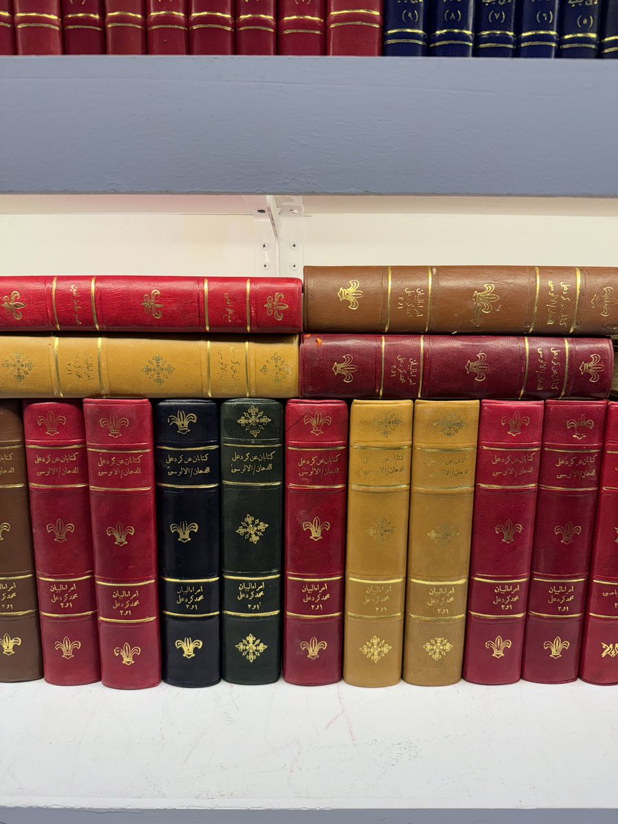القراءة في كتب الطنطاوي، وزكي مبارك والمازني تُشعرك بالقدرة على الكتابة والعجز عنها في آنٍ معا ..! وهذا ما نعبر عنه بالسهل الممتنع، تقرأ له فتشعر بقرب كتابته وسهولة أسلوبه؛ وكأنه يتحدث إليك ويسامرك، لكن ما إن تذهب إلى محاكاته حتى يتعثر القلم ويكلّ عن الاسترسال.
د.علي العمران