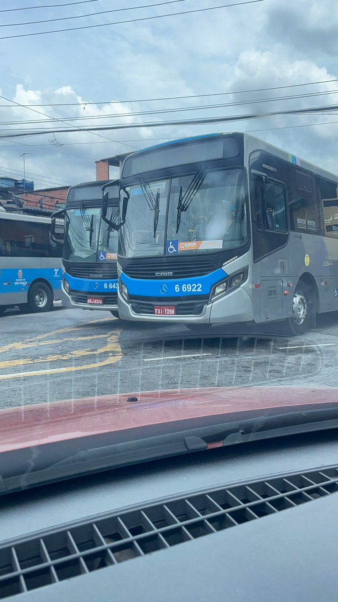 xangoayra's tweet photo. @sptrans @DetranSPOficial @bomdiasaop Cadê a Fiscalização que não vem multar ou orientar os motoristas?? Ponto Final das Peruas do Jd Orion/Term. Sto. Amaro Cruzamento da R. Gaspar José Raposo com R. Ricardo Juio Ferraz https://t.co/zo9hCdQWzC