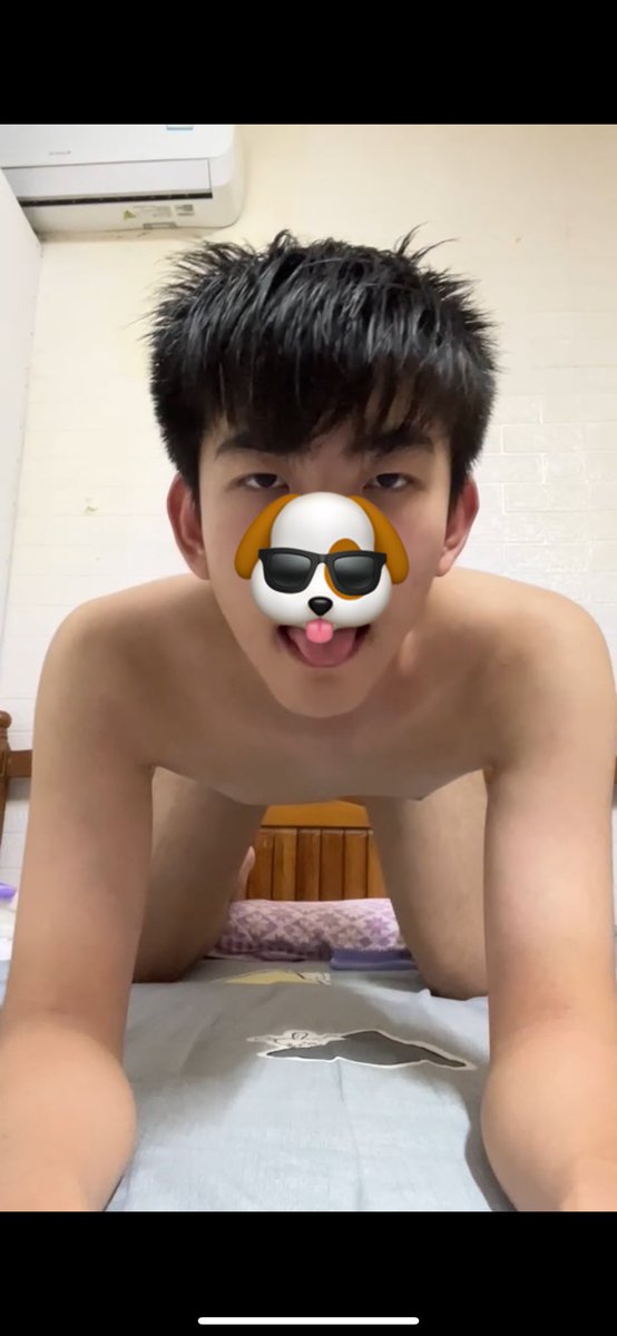 YuoDieeS's tweet photo. 自报情况，跪你爹脚下🔥，做无脑贱狗🐶
#sm #男高 #狗奴 #调教 #舔脚 #1s #体育生 https://t.co/hNuLZYAW7f