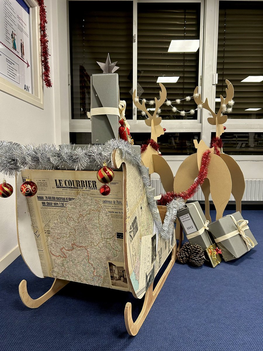 Comme promis, après l’#archisapin, nous vous proposons cette année l’#architraineau , réalisé avec beaucoup d’imagination et un peu de récup.🤗🎄🦌
Nous attendons avec impatience les créations de nos collègues des autres services 👀